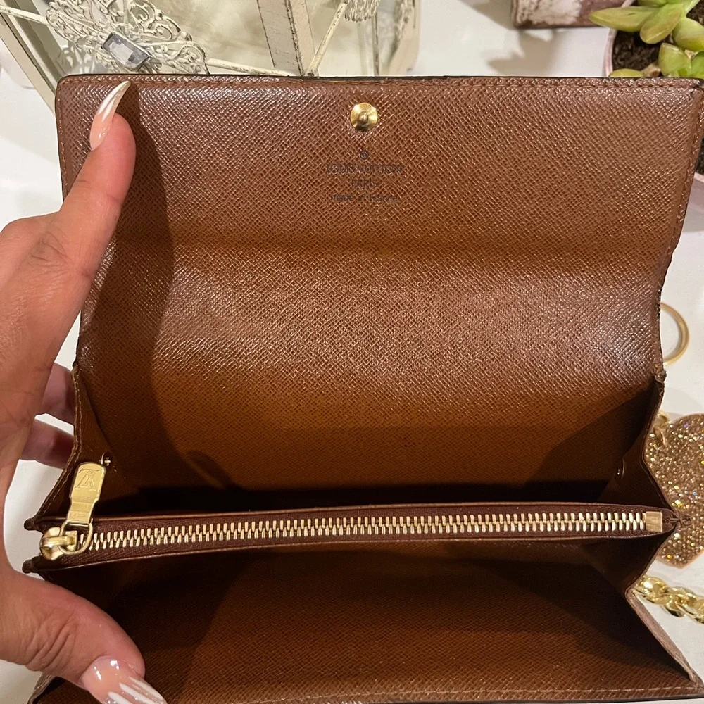 Louis Vuitton crossbody wallet - Picture 4 of 8